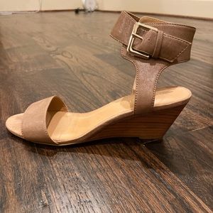 comfy nude sandal wedge